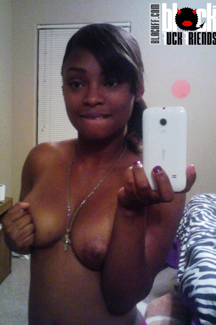 Nude Ebony Teen Selfie