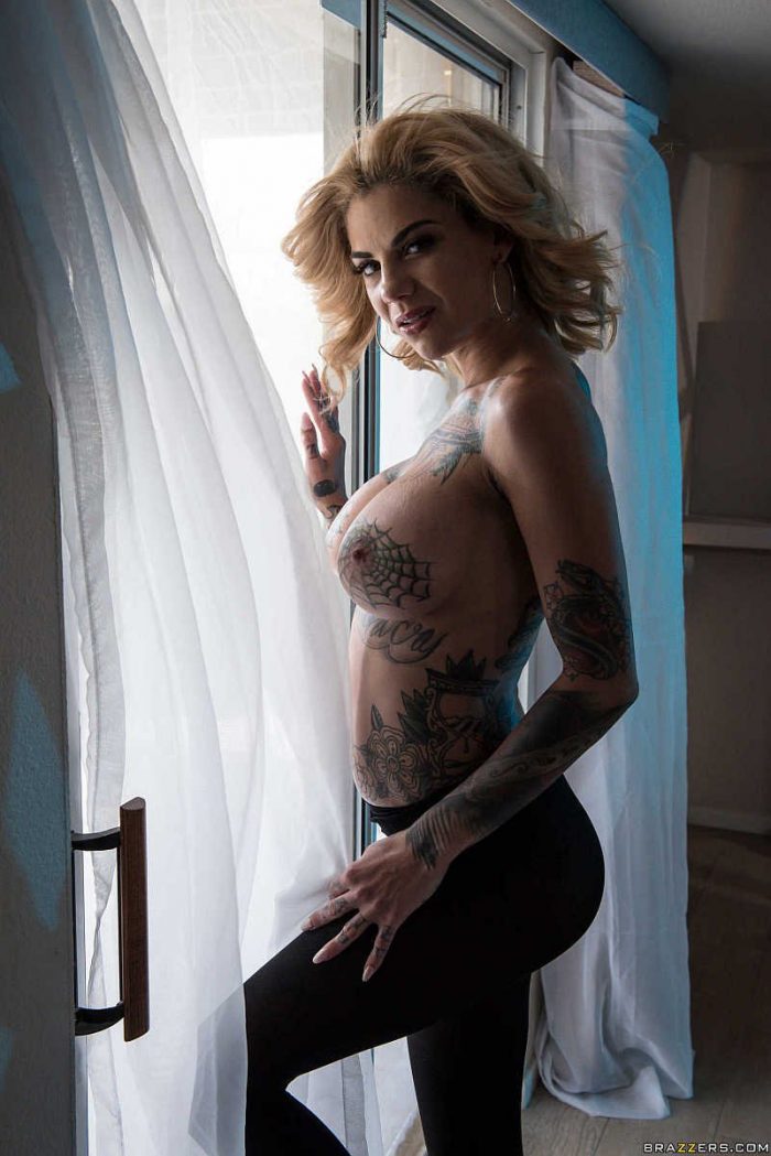 All tattooed Bonnie Rotten posing