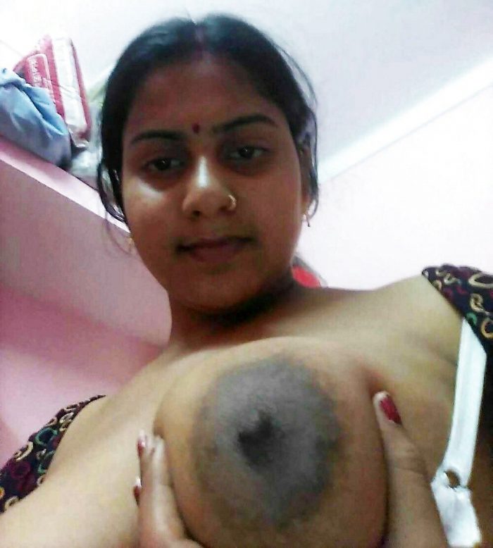 Indian girls doing naked selfie for boyfriend-01