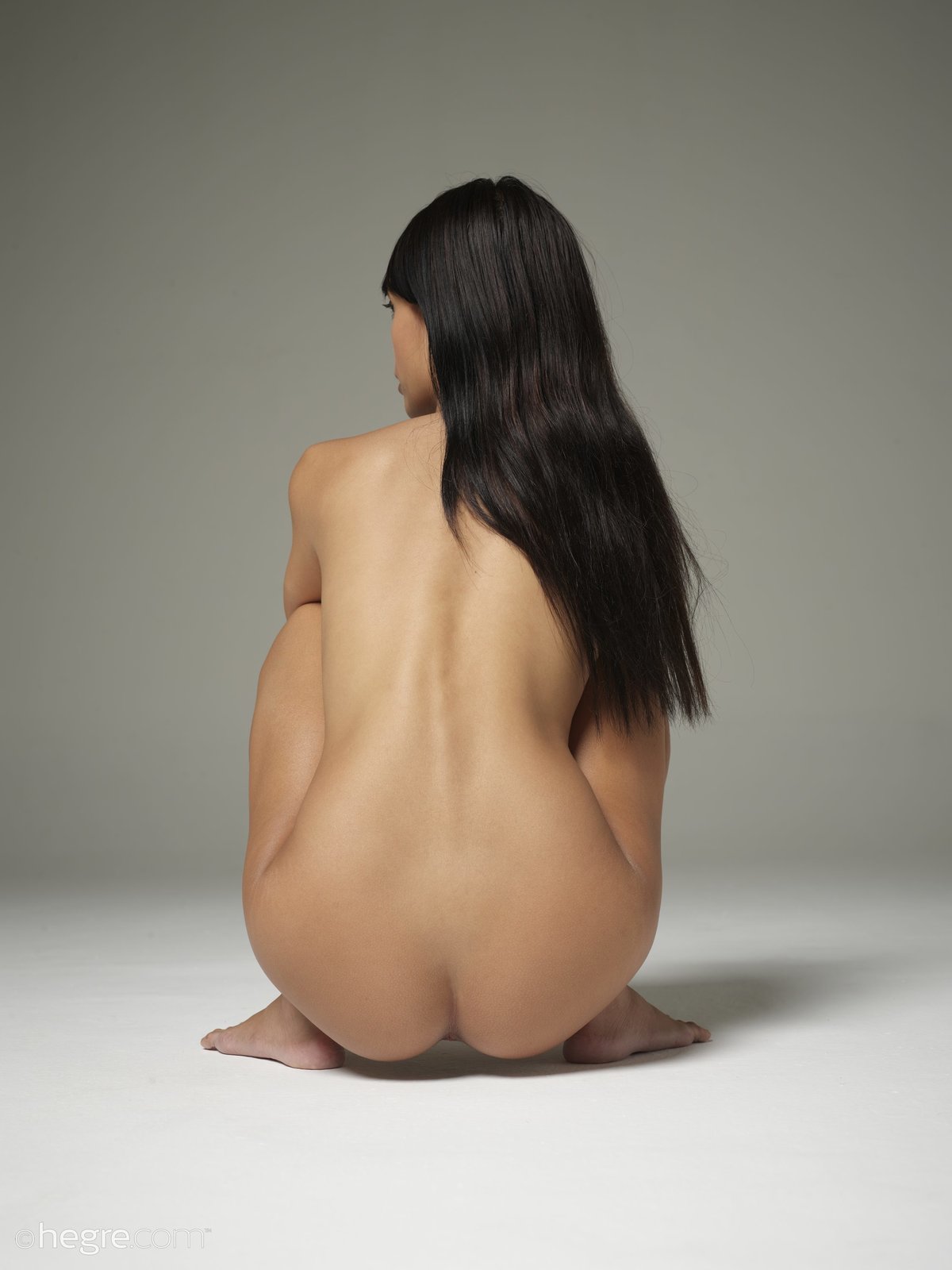 Cute Asian girl Jessa shows her flawless figure in studio SexPin