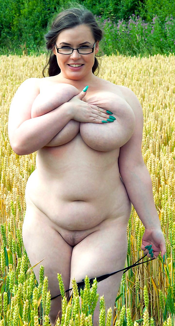 bbw wife nude outdoors