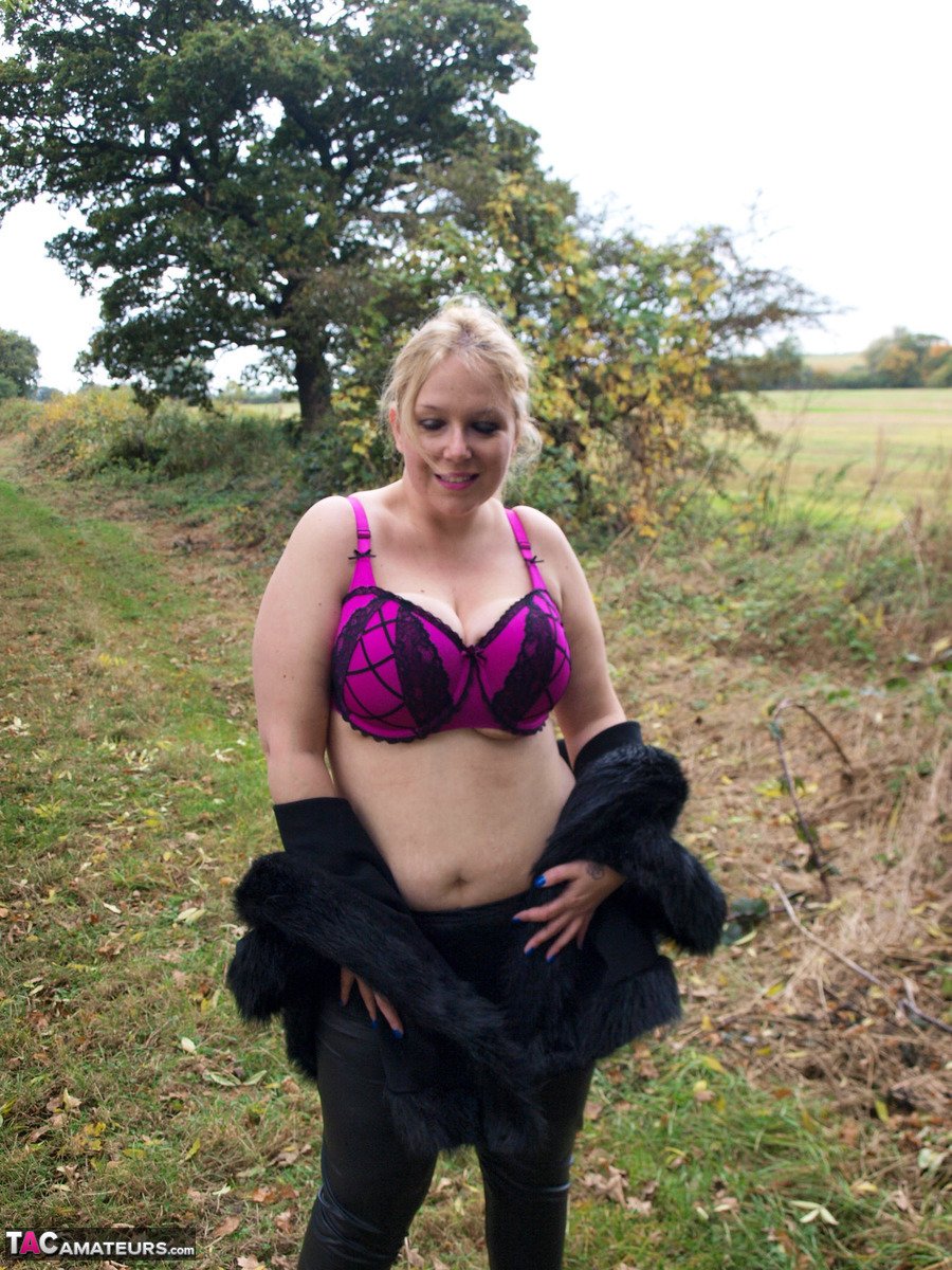 Blonde amateur Sindy Bust looses her large boobs near a farmerR .. photo