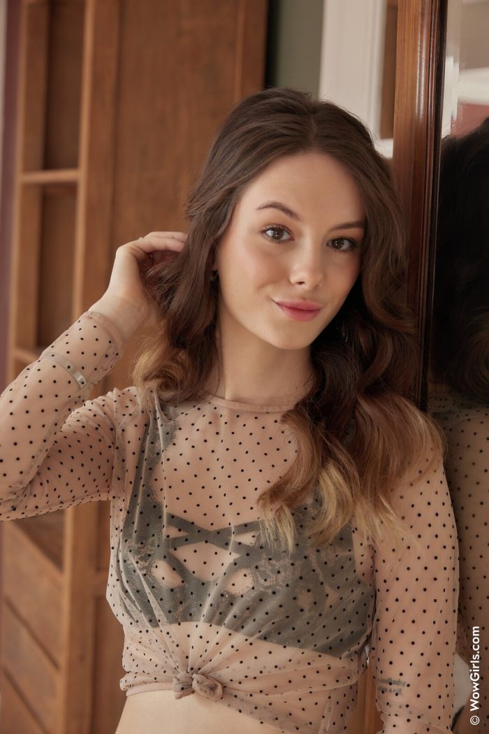 Beautiful brunette Liz Ocean in Meet Liz by Wow Girls-02